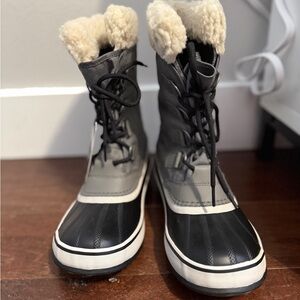 Sorel Women's Black and Gray Winter Boots
